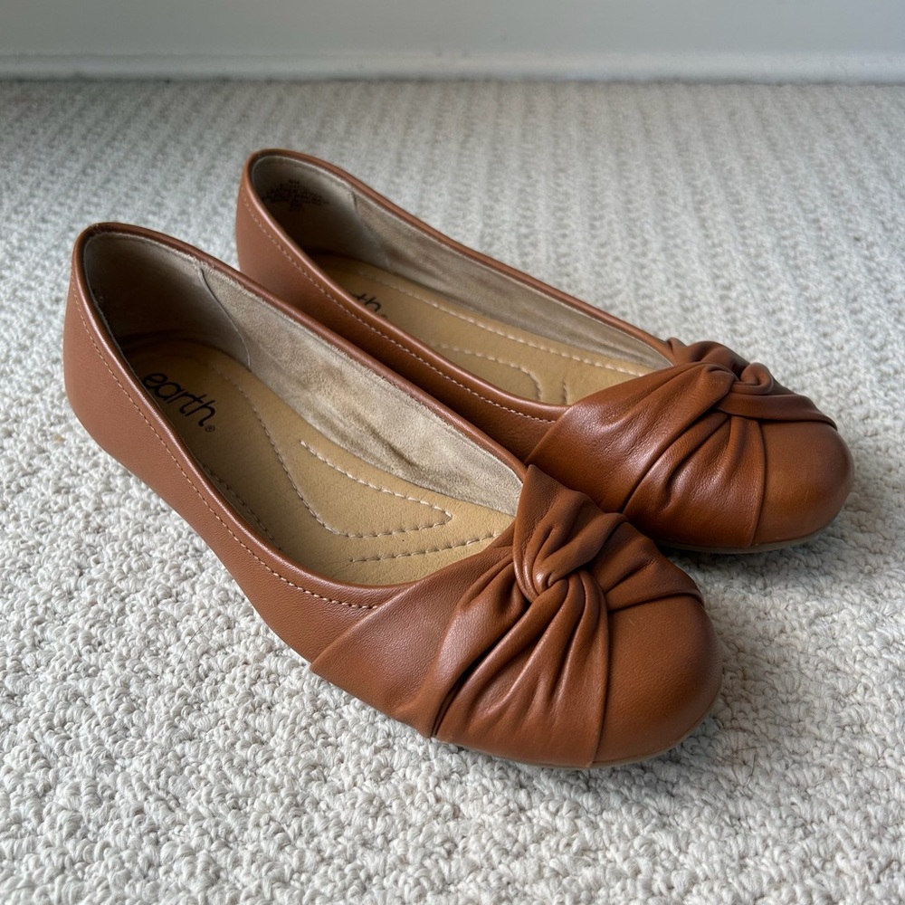Earth Origins Tan Knotted Leather Ballet Flats - Picture 2 of 12